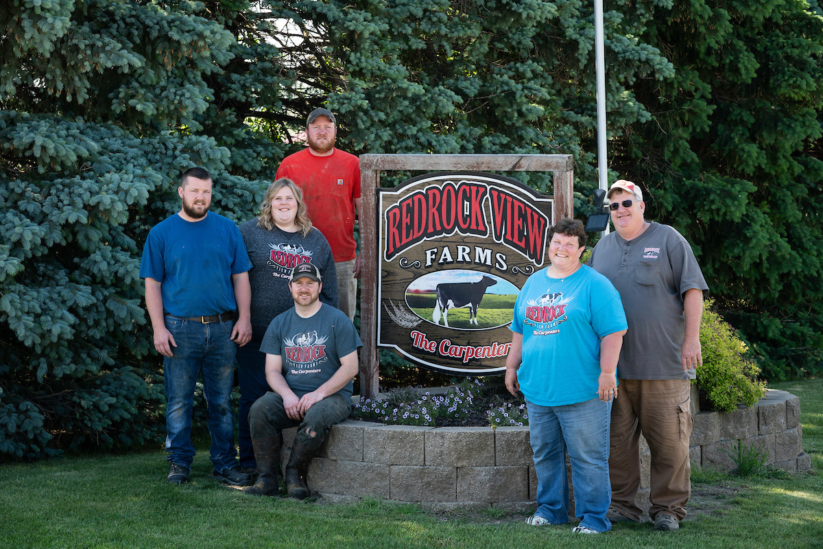 The Carpenter family. Left: Carson Carpenter, sister (?), sitting: Cody Carpenter, Standing next to sign: Colton Carpenter. Right: Parents (?) and Steve Carpenter.